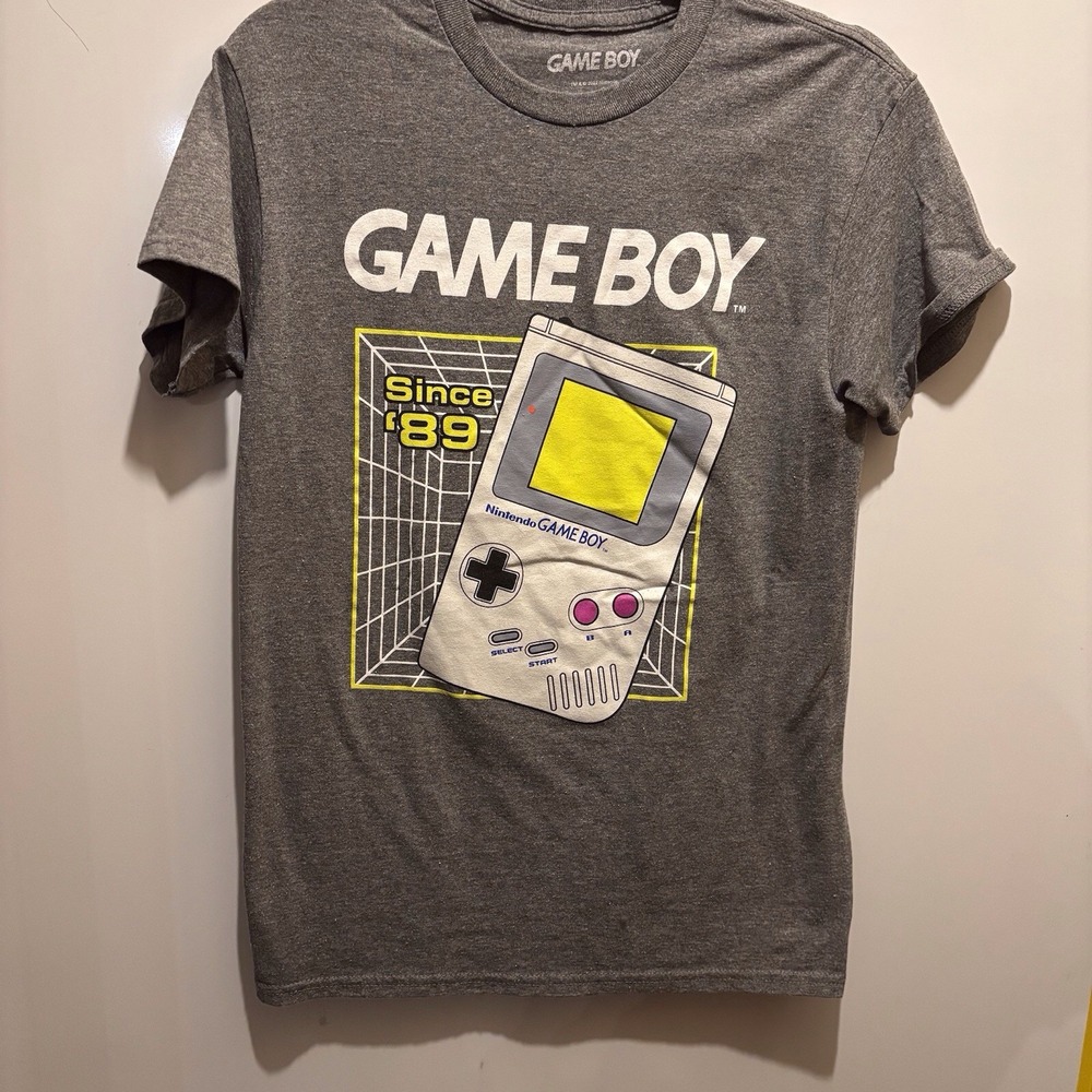 Game‎ Boy T Shirt Size Small 34" X 26"